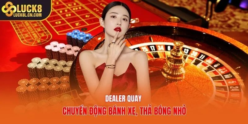 Dealer quay chuyển động bánh xe, thả bóng nhỏ